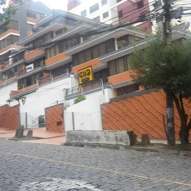 CONJUNTO DE CASAS SECTOR GONZALEZ SUAREZ Y BOSMEDIANO