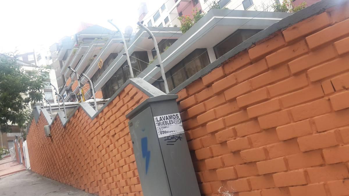 CONJUNTO DE CASAS SECTOR GONZALEZ SUAREZ Y BOSMEDIANO