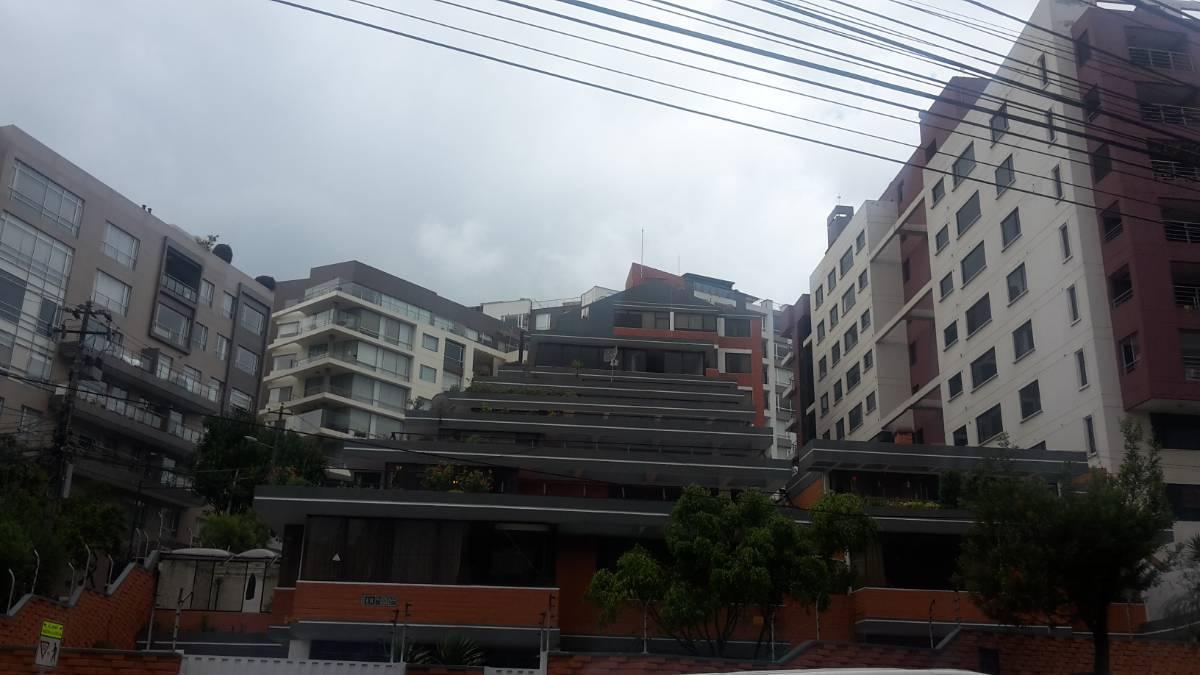 CONJUNTO DE CASAS SECTOR GONZALEZ SUAREZ Y BOSMEDIANO