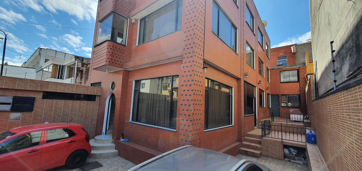 Se Vende Casa o Edificio Sector Colegio Aeronautico