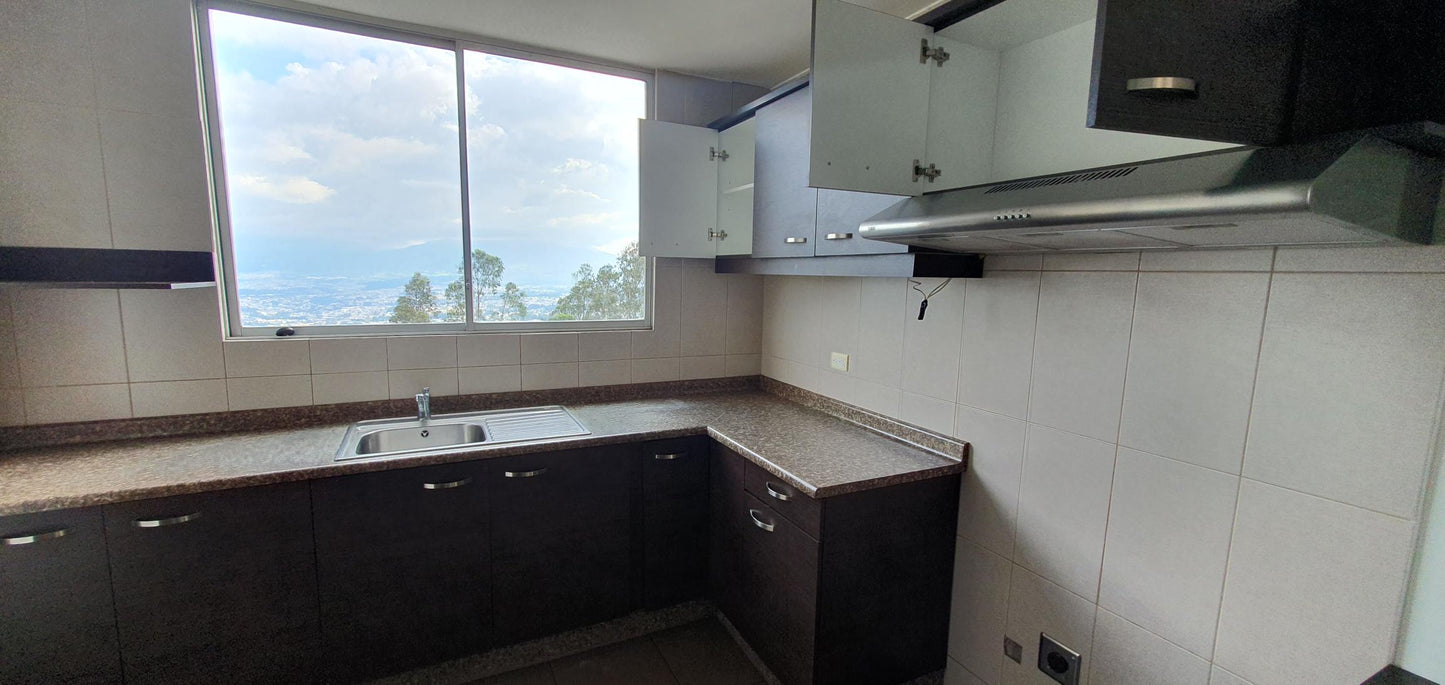 SE VENDE CASA JUNTO A LA UNIVERSIDAD INTERNACIONAL - AV. SIMÓN BOLÍVAR