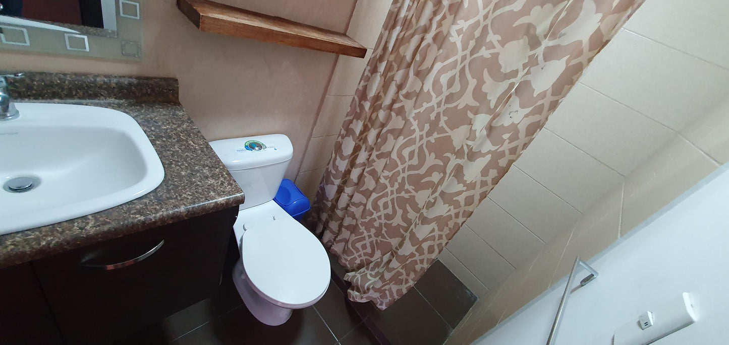 SE VENDE CASA JUNTO A LA UNIVERSIDAD INTERNACIONAL - AV. SIMÓN BOLÍVAR
