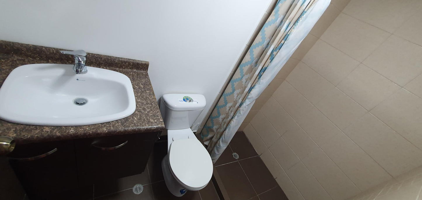 SE VENDE CASA JUNTO A LA UNIVERSIDAD INTERNACIONAL - AV. SIMÓN BOLÍVAR