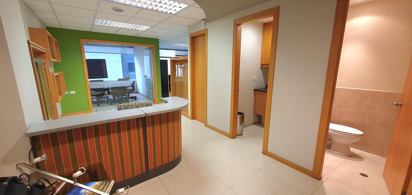 Se Vende Oficina Sector Megamaxi Av. 6 de Diciembre
