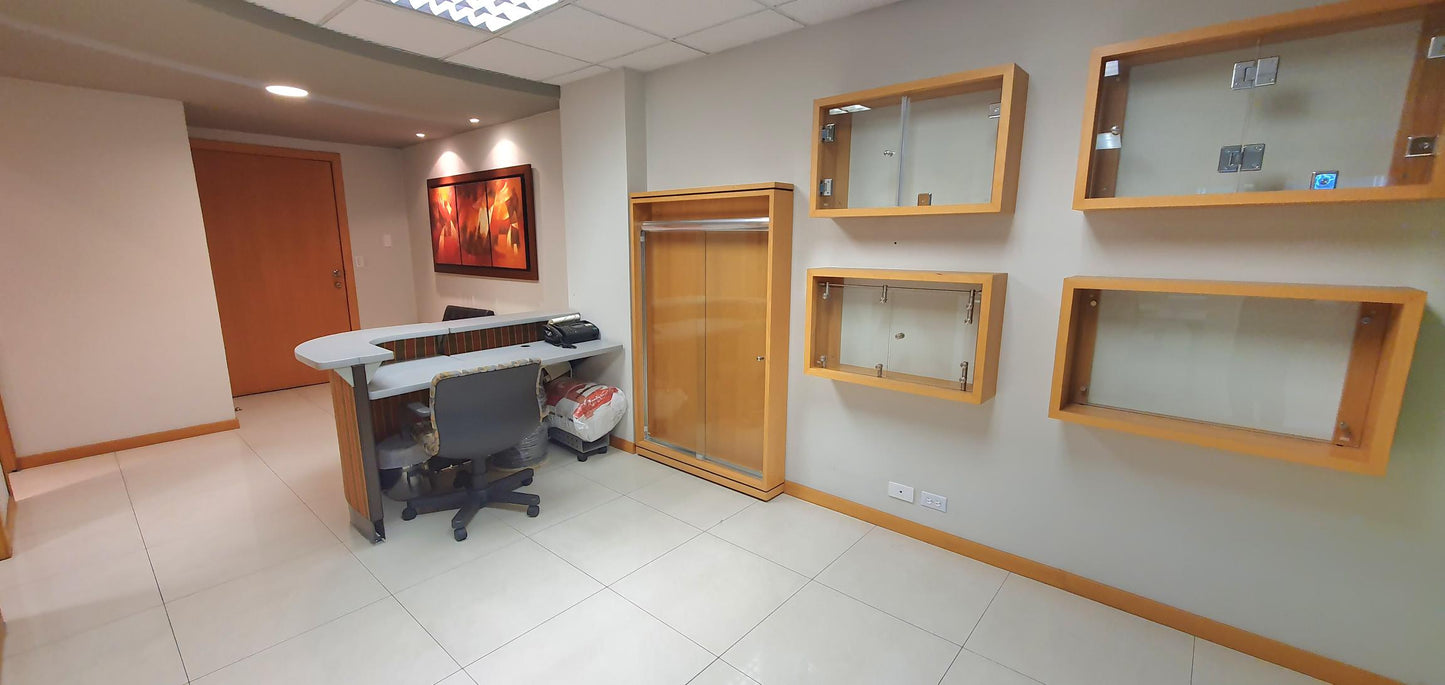 Se Vende Oficina Sector Megamaxi Av. 6 de Diciembre