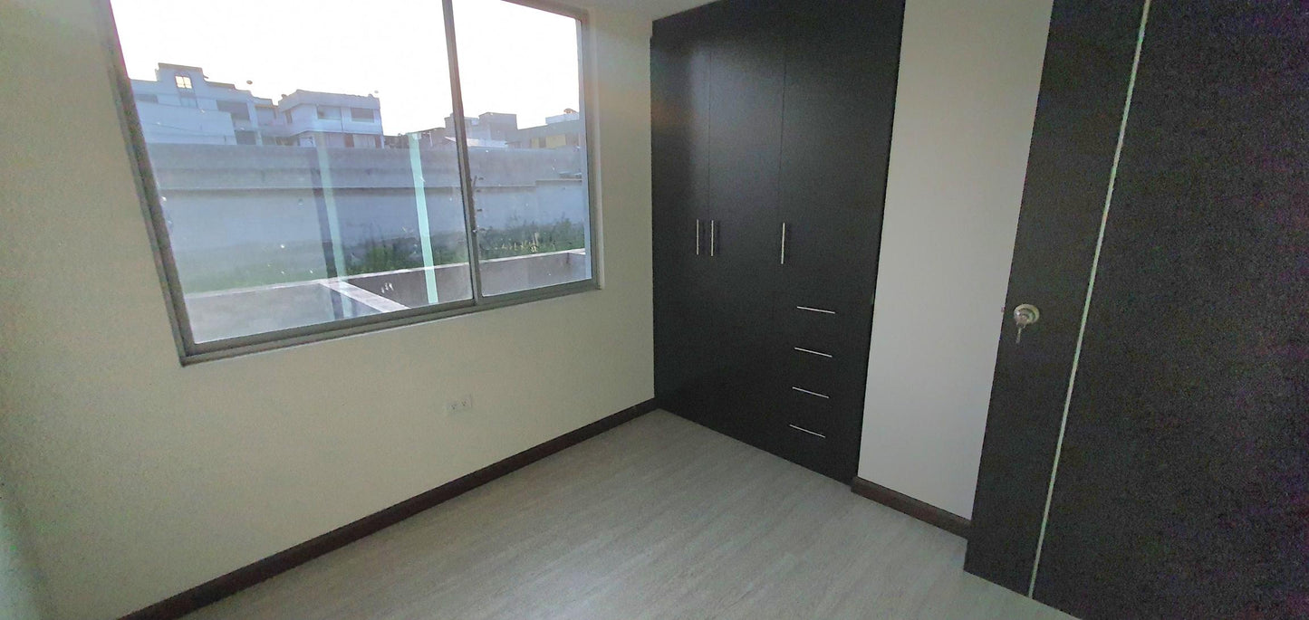SE VENDE DEPARTAMENTO A ESTRENAR SECTOR SOLCA - CALLE NIELSEN