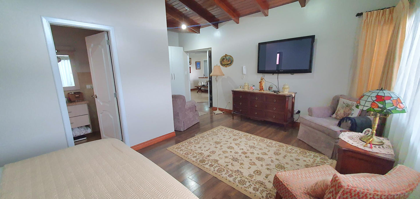 SE VENDE CASA EN TUMBACO