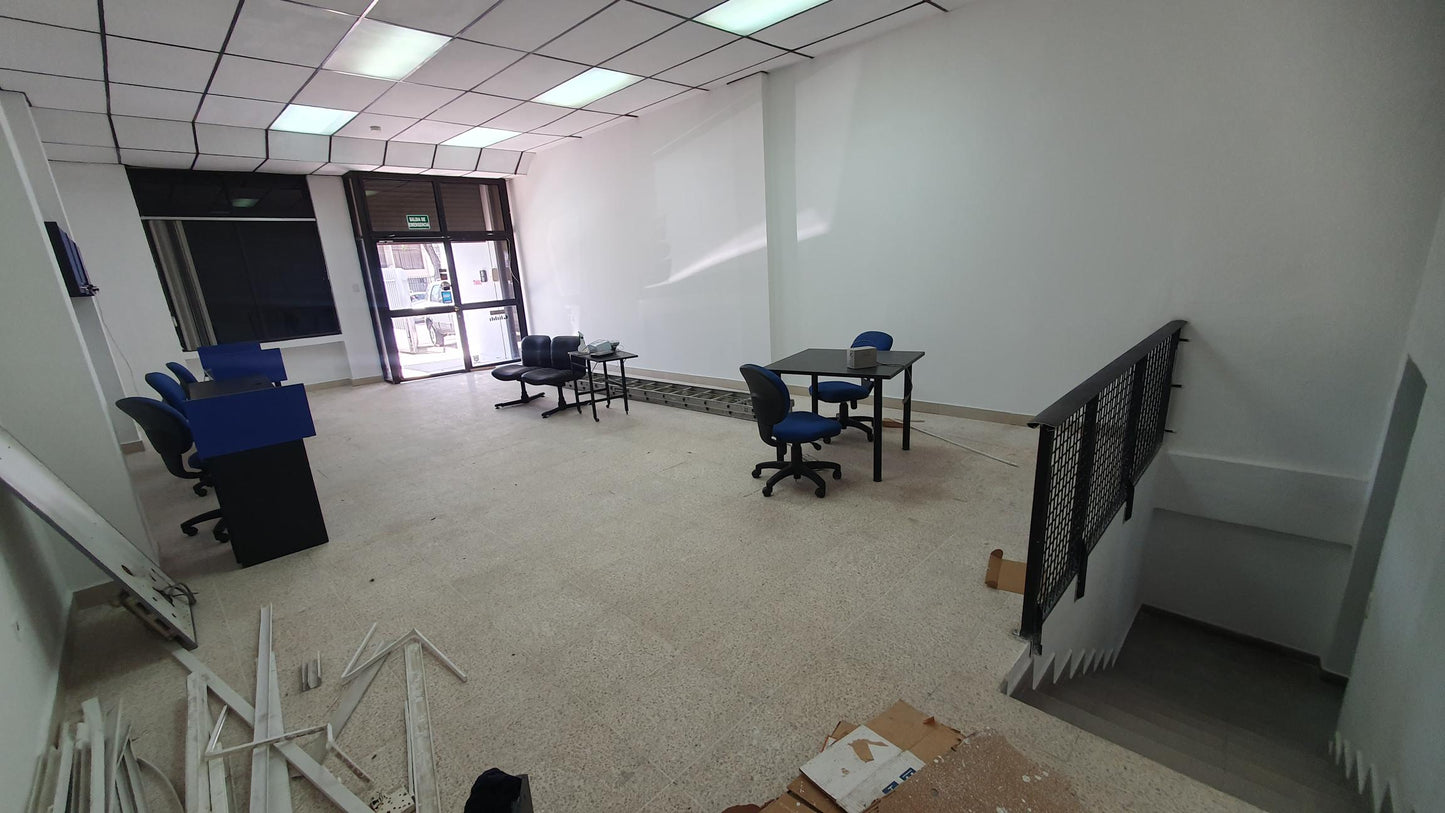SE VENDE LOCAL COMERCIAL U OFICINA SECTOR AV. EL INCA Y AV. 10 DE AGOSTO.