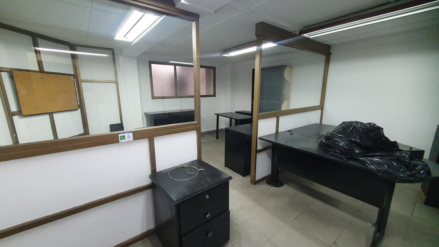 SE ARRIENDA LOCAL COMERCIAL U OFICINA EN EL SECTOR SECTOR DE LA AV. EL INCA Y AV. 10 DE AGOSTO.