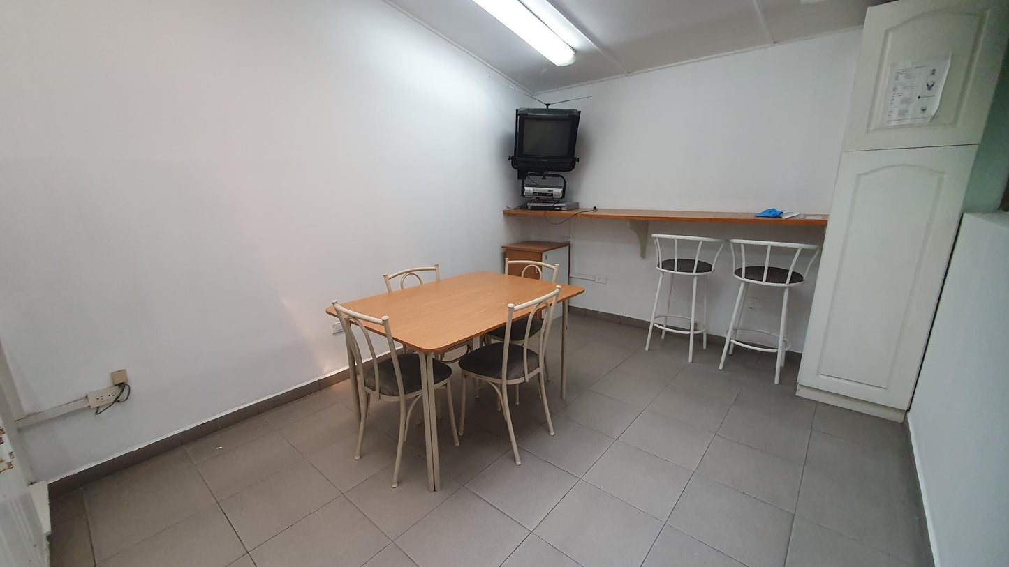SE ARRIENDA LOCAL COMERCIAL U OFICINA EN EL SECTOR SECTOR DE LA AV. EL INCA Y AV. 10 DE AGOSTO.