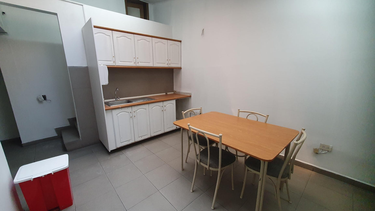 SE ARRIENDA LOCAL COMERCIAL U OFICINA EN EL SECTOR SECTOR DE LA AV. EL INCA Y AV. 10 DE AGOSTO.