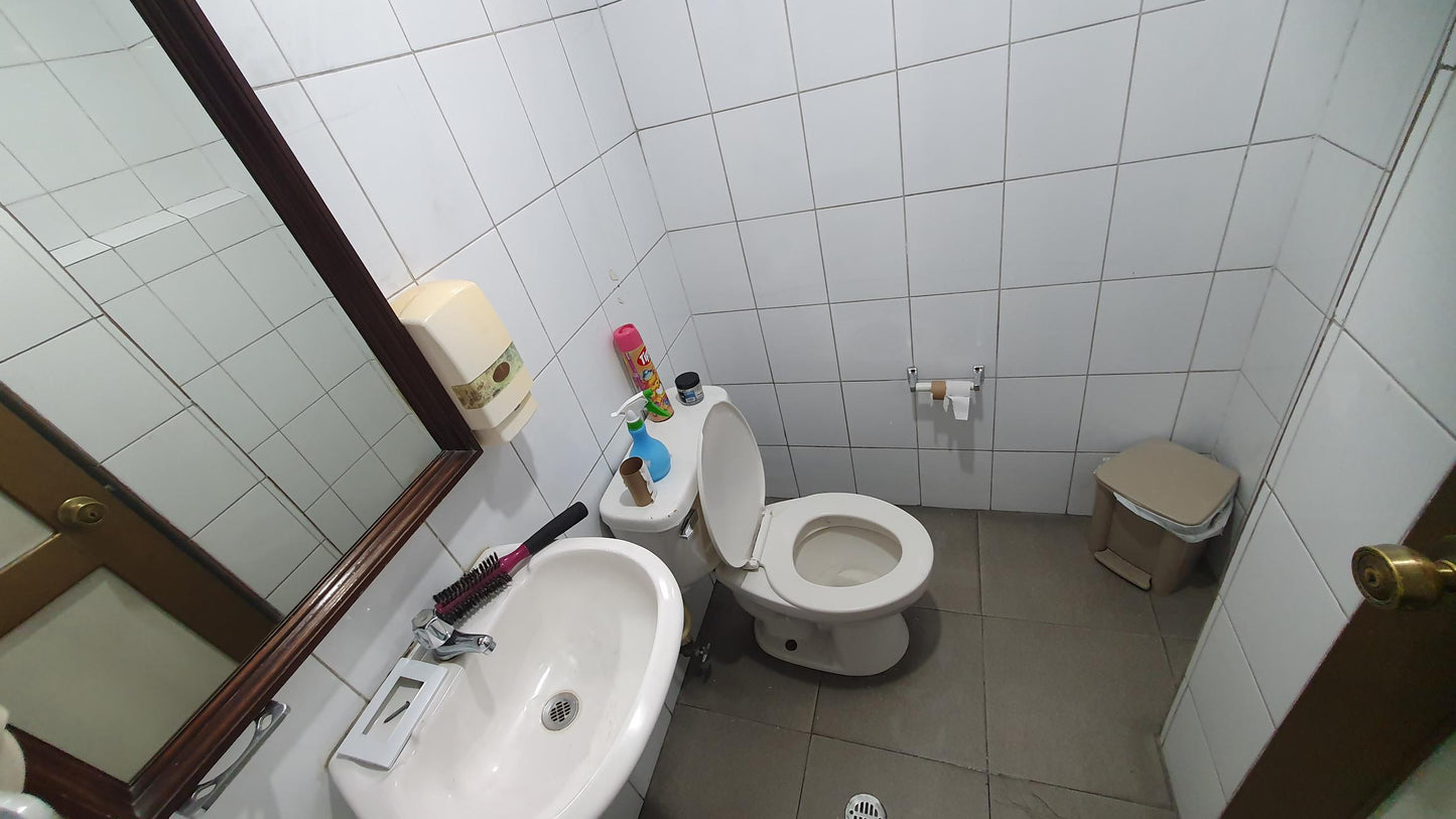 SE VENDE LOCAL COMERCIAL U OFICINA SECTOR AV. EL INCA Y AV. 10 DE AGOSTO.