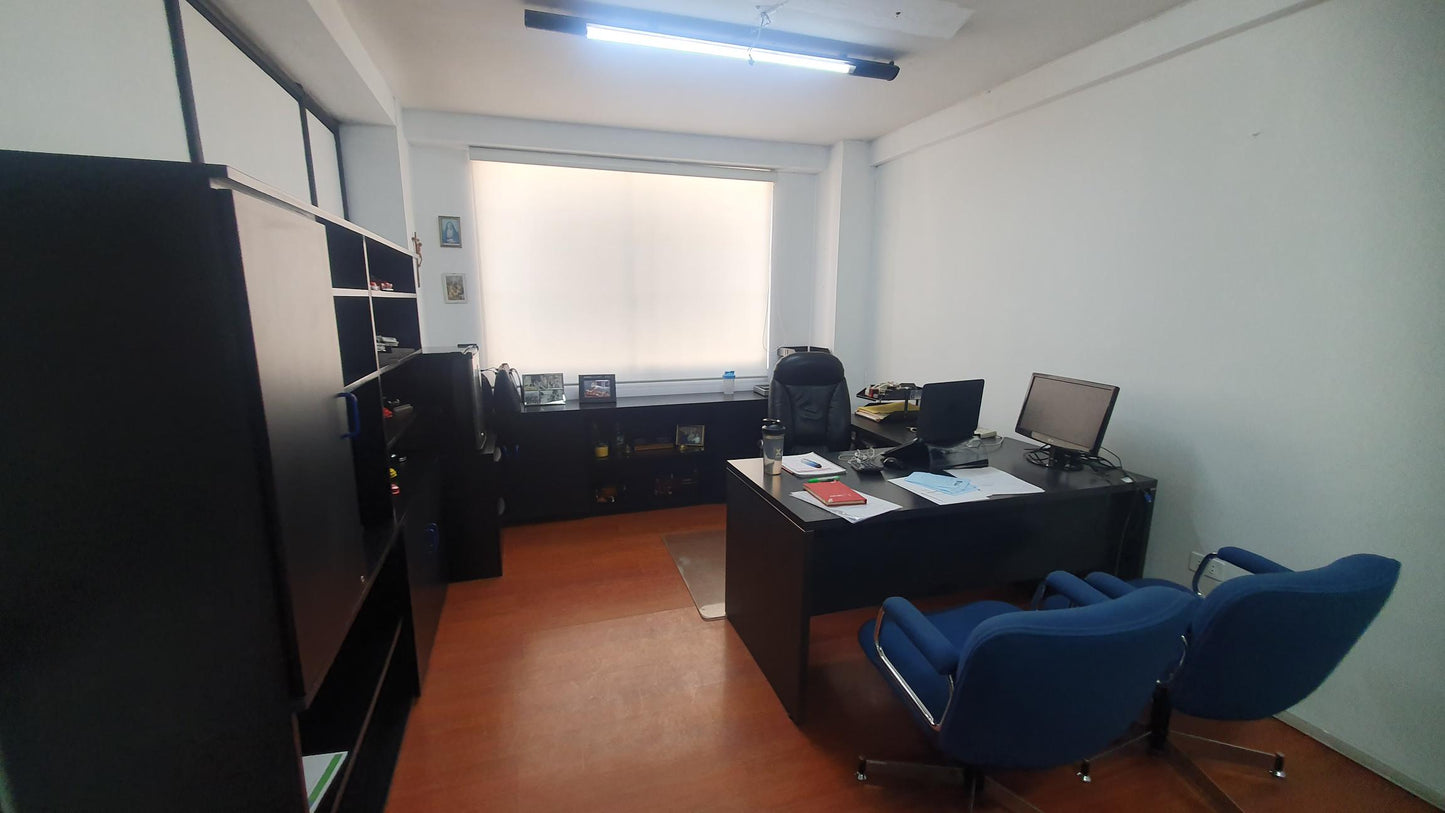 SE ARRIENDA LOCAL COMERCIAL U OFICINA EN EL SECTOR SECTOR DE LA AV. EL INCA Y AV. 10 DE AGOSTO.
