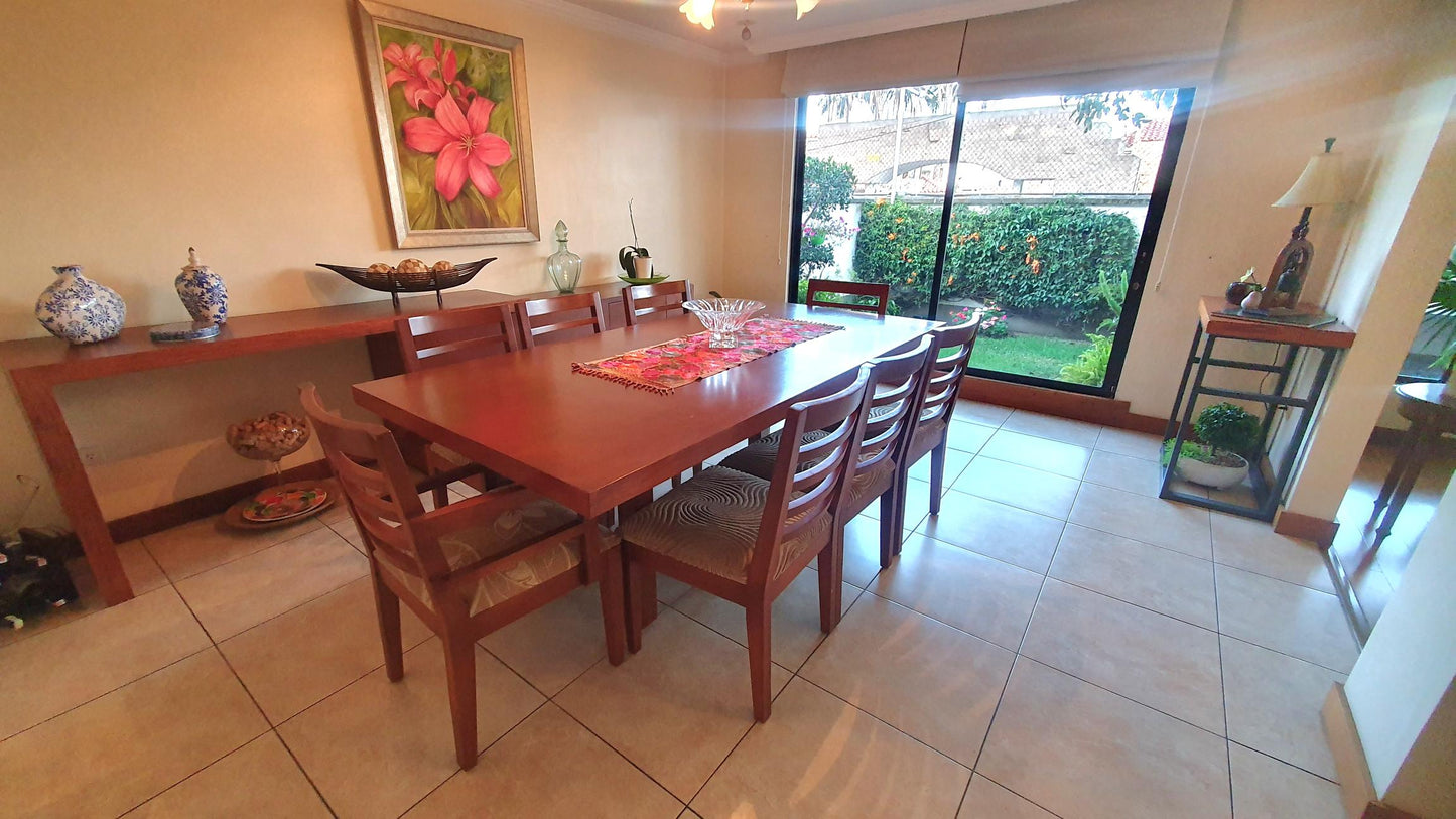 SE VENDE CASA DENTRO DE CONJUNTO EN CUMBAYA