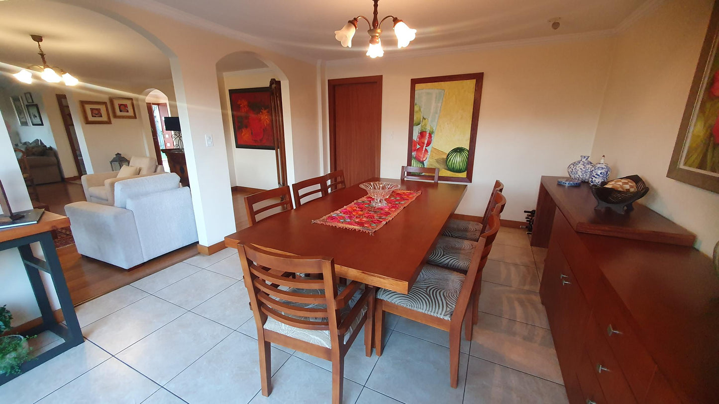SE VENDE CASA DENTRO DE CONJUNTO EN CUMBAYA