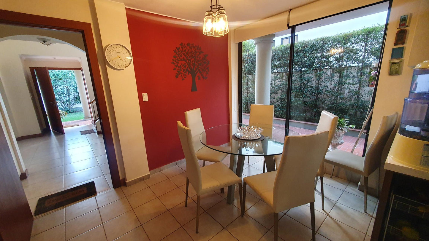 SE VENDE CASA DENTRO DE CONJUNTO EN CUMBAYA