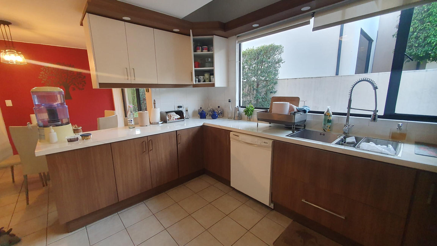 SE VENDE CASA DENTRO DE CONJUNTO EN CUMBAYA