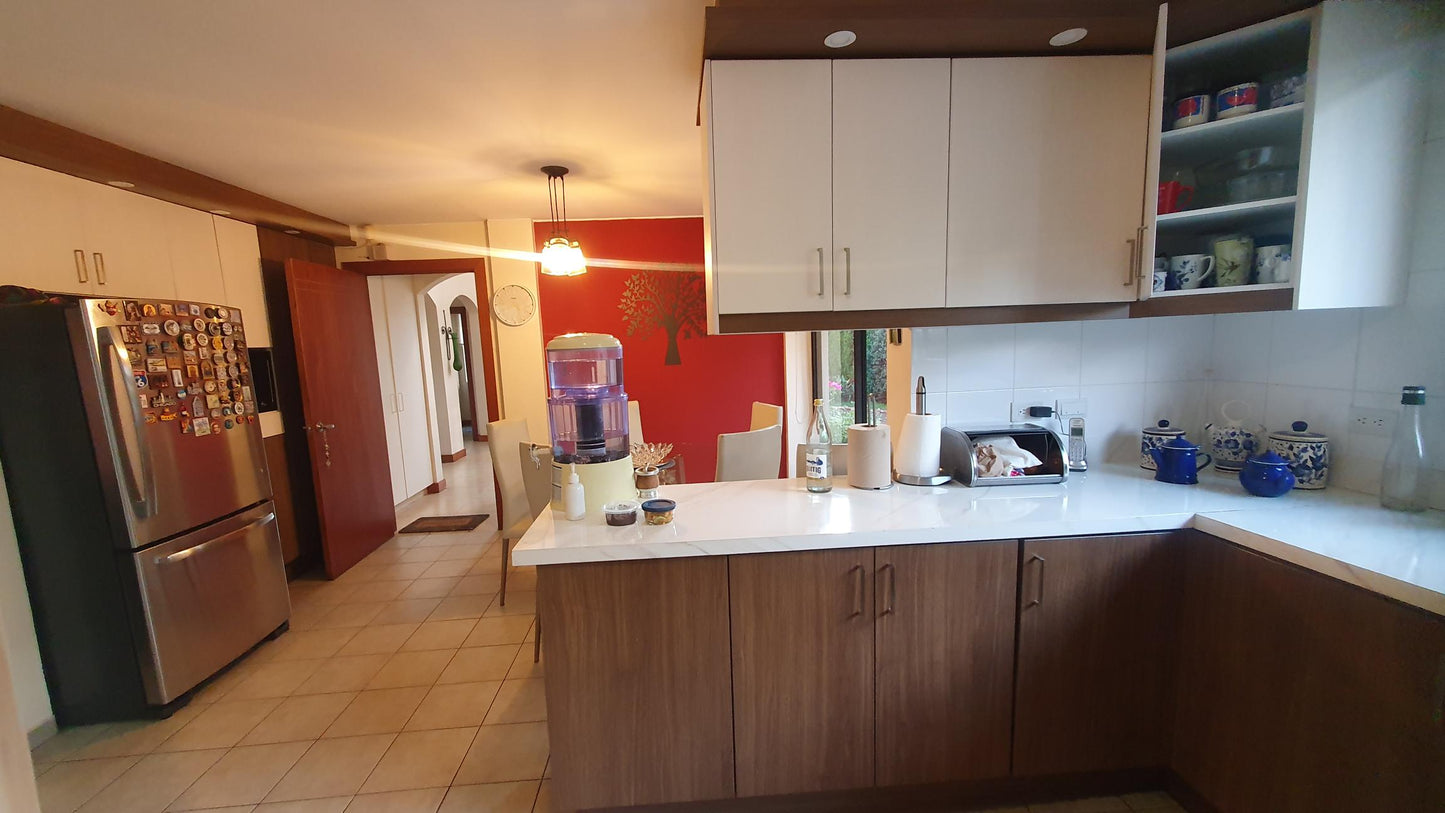 SE VENDE CASA DENTRO DE CONJUNTO EN CUMBAYA