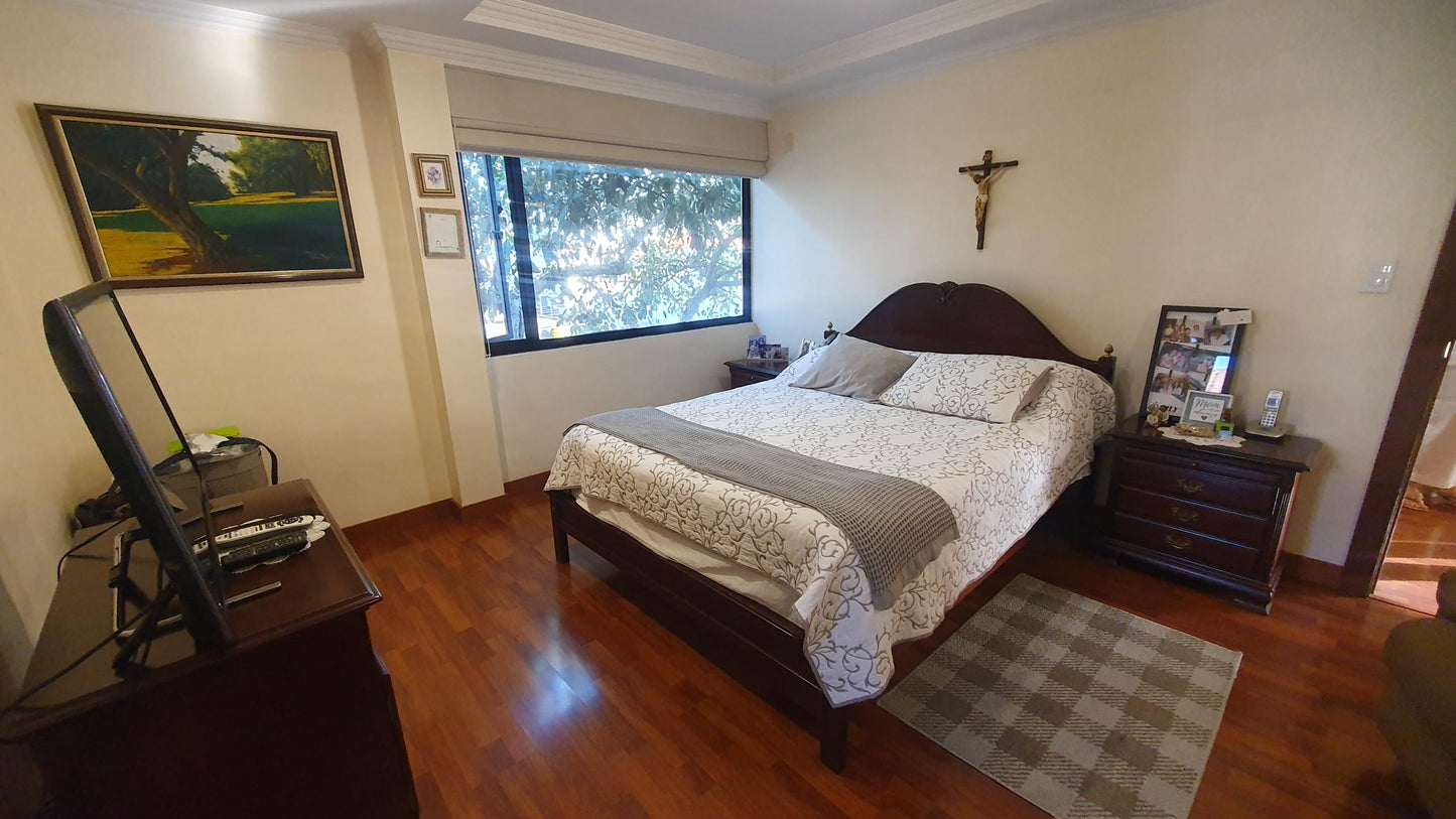 SE VENDE CASA DENTRO DE CONJUNTO EN CUMBAYA