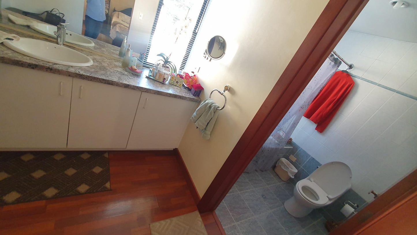 SE VENDE CASA DENTRO DE CONJUNTO EN CUMBAYA
