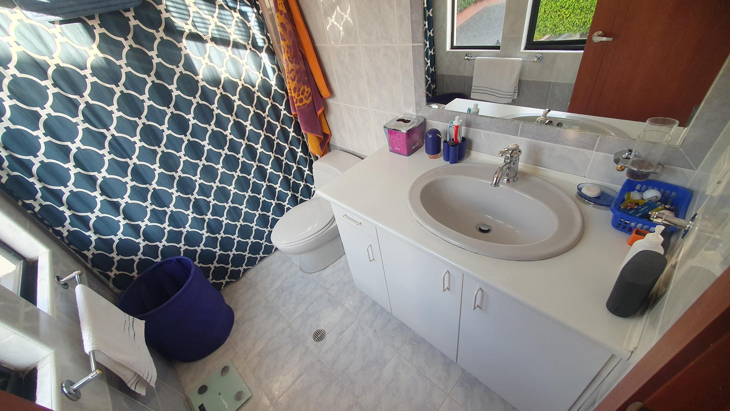 SE VENDE CASA DENTRO DE CONJUNTO EN CUMBAYA