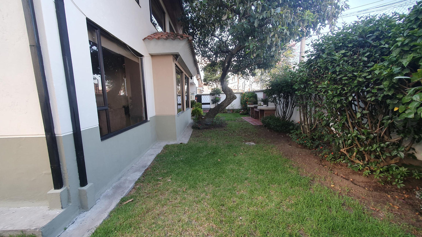 SE VENDE CASA DENTRO DE CONJUNTO EN CUMBAYA
