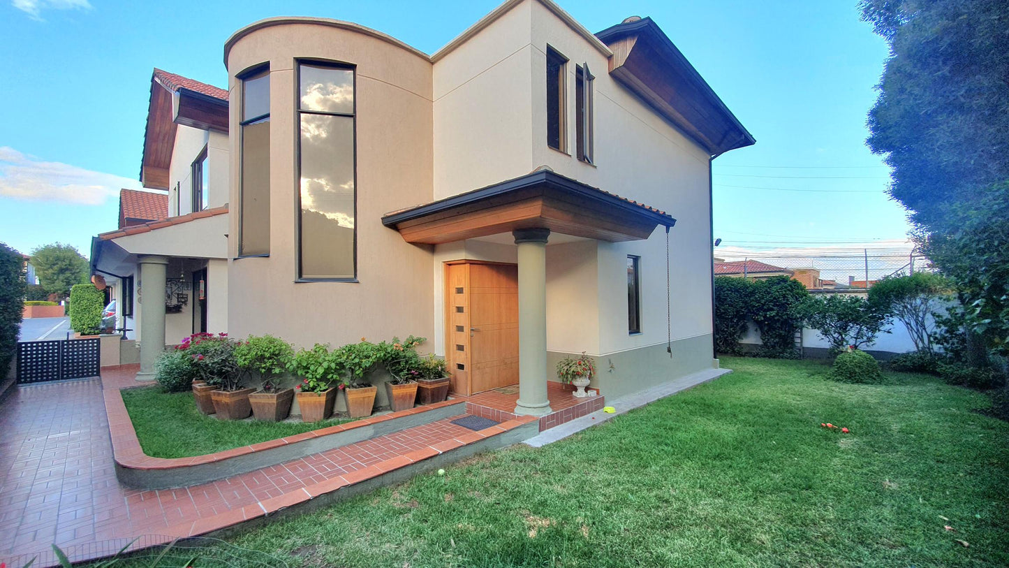 SE VENDE CASA DENTRO DE CONJUNTO EN CUMBAYA
