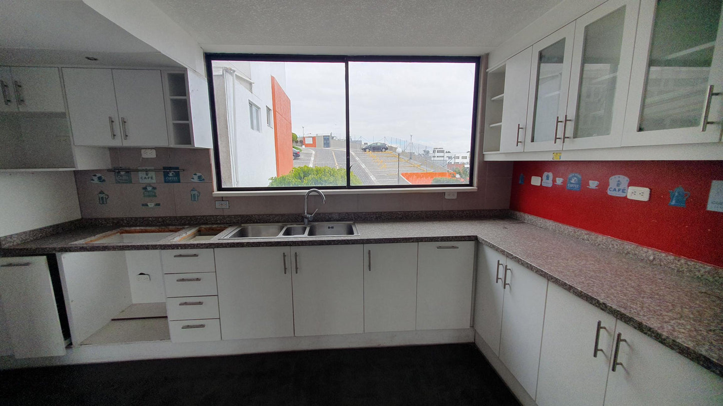 SE VENDE CASA SECTOR SAN ISIDRO - CALLE BUENOS AIRES Y DE LOS MUELLES.
