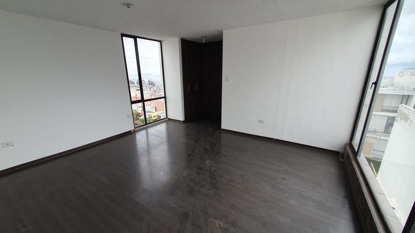 SE VENDE CASA SECTOR SAN ISIDRO - CALLE BUENOS AIRES Y DE LOS MUELLES.