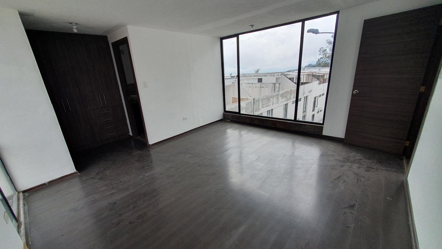 SE VENDE CASA SECTOR SAN ISIDRO - CALLE BUENOS AIRES Y DE LOS MUELLES.