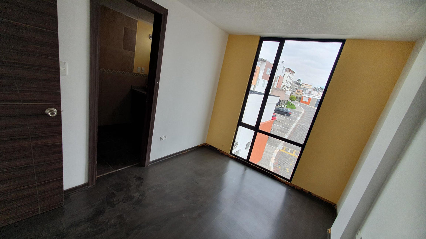 SE VENDE CASA SECTOR SAN ISIDRO - CALLE BUENOS AIRES Y DE LOS MUELLES.