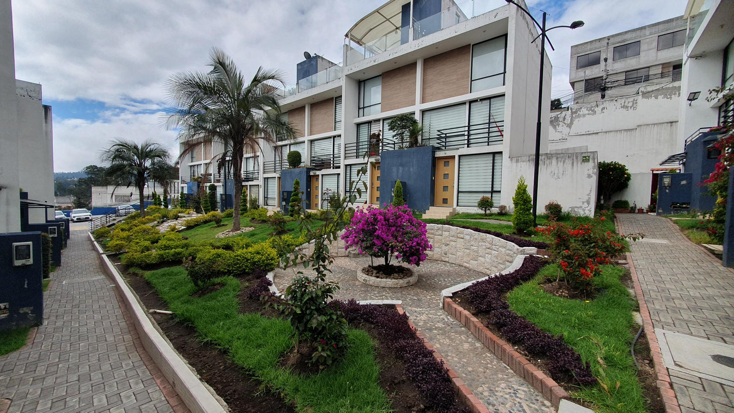 SE VENDE CASA SECTOR SAN ISIDRO - CALLE BUENOS AIRES Y DE LOS MUELLES.