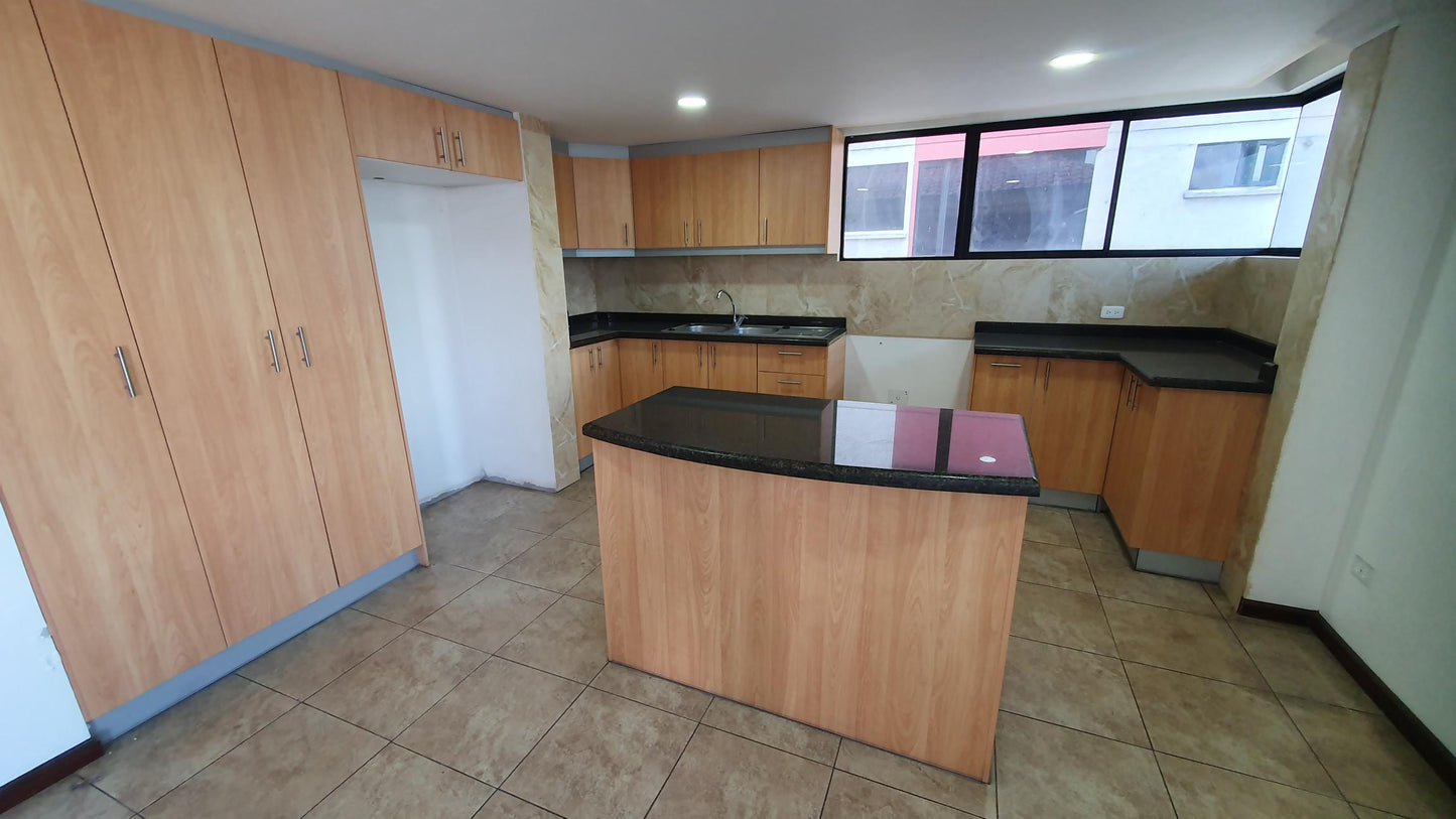 SE VENDE DUPLEX SECTOR COTOCOLLAO - CERCA DE LA REAL AUDIENCIA.