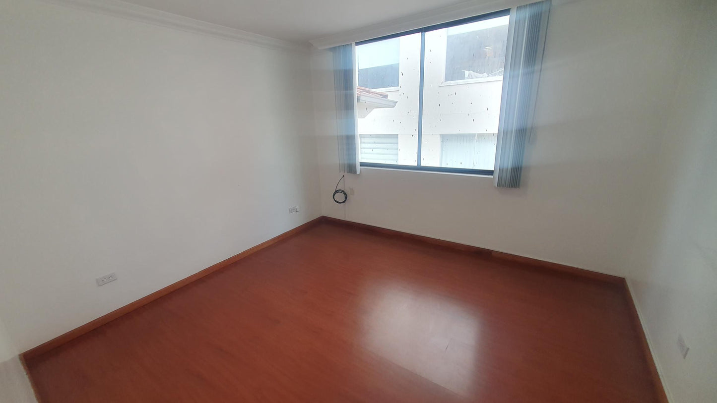 SE VENDE DUPLEX SECTOR COTOCOLLAO - CERCA DE LA REAL AUDIENCIA.
