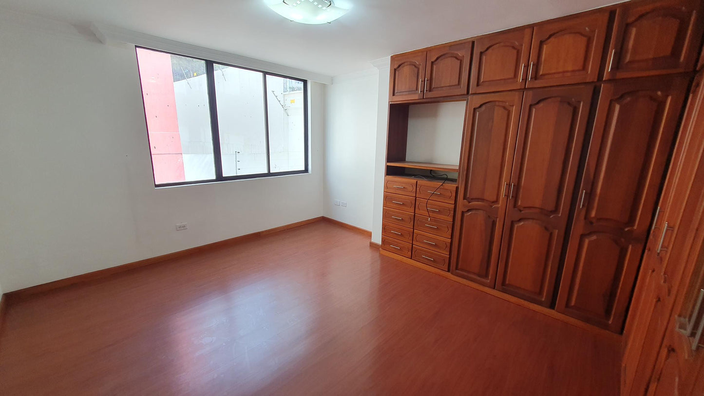 SE VENDE DUPLEX SECTOR COTOCOLLAO - CERCA DE LA REAL AUDIENCIA.