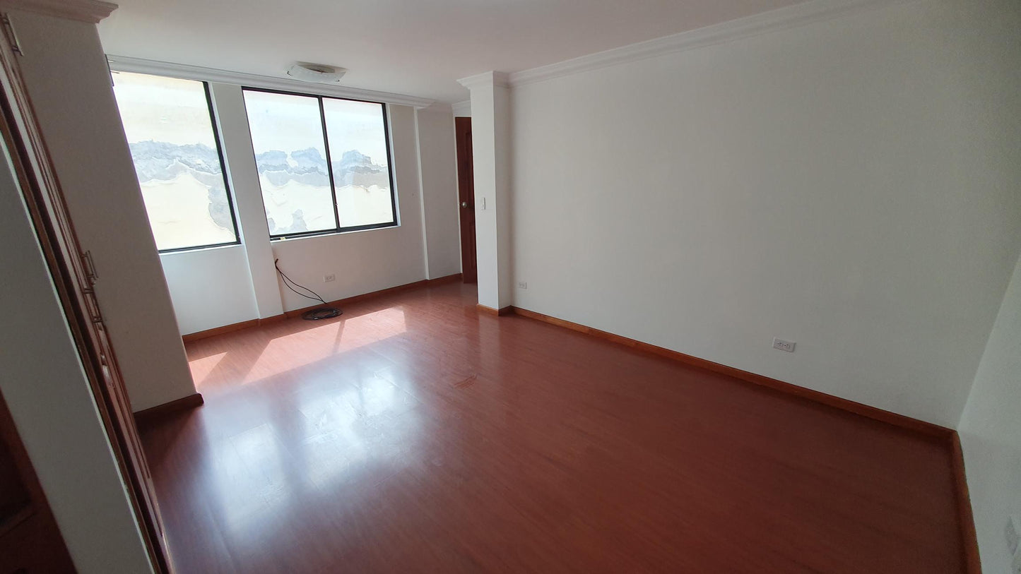 SE VENDE DUPLEX SECTOR COTOCOLLAO - CERCA DE LA REAL AUDIENCIA.
