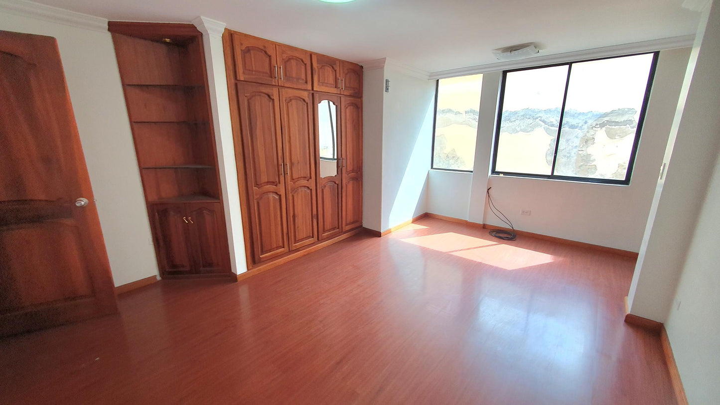 SE VENDE DUPLEX SECTOR COTOCOLLAO - CERCA DE LA REAL AUDIENCIA.