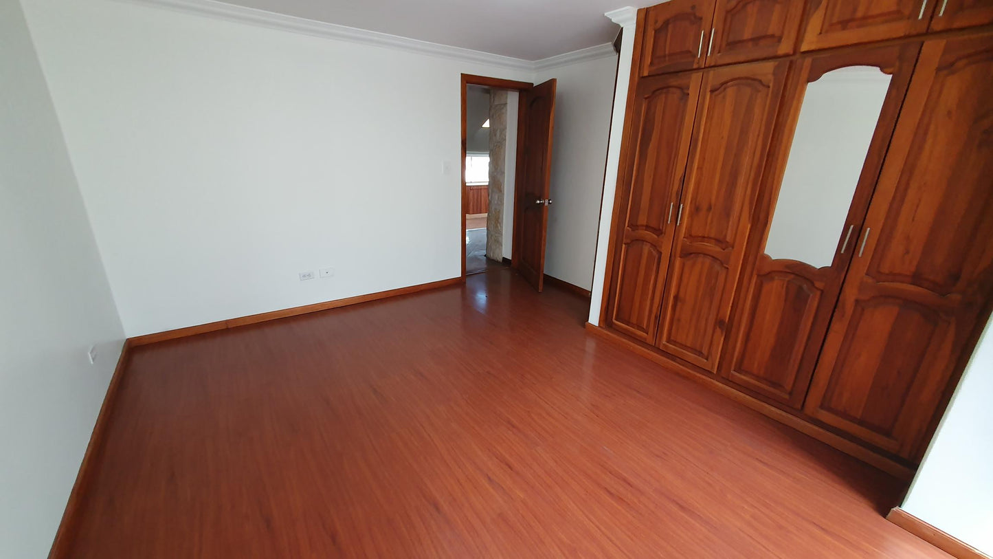 SE VENDE DUPLEX SECTOR COTOCOLLAO - CERCA DE LA REAL AUDIENCIA.