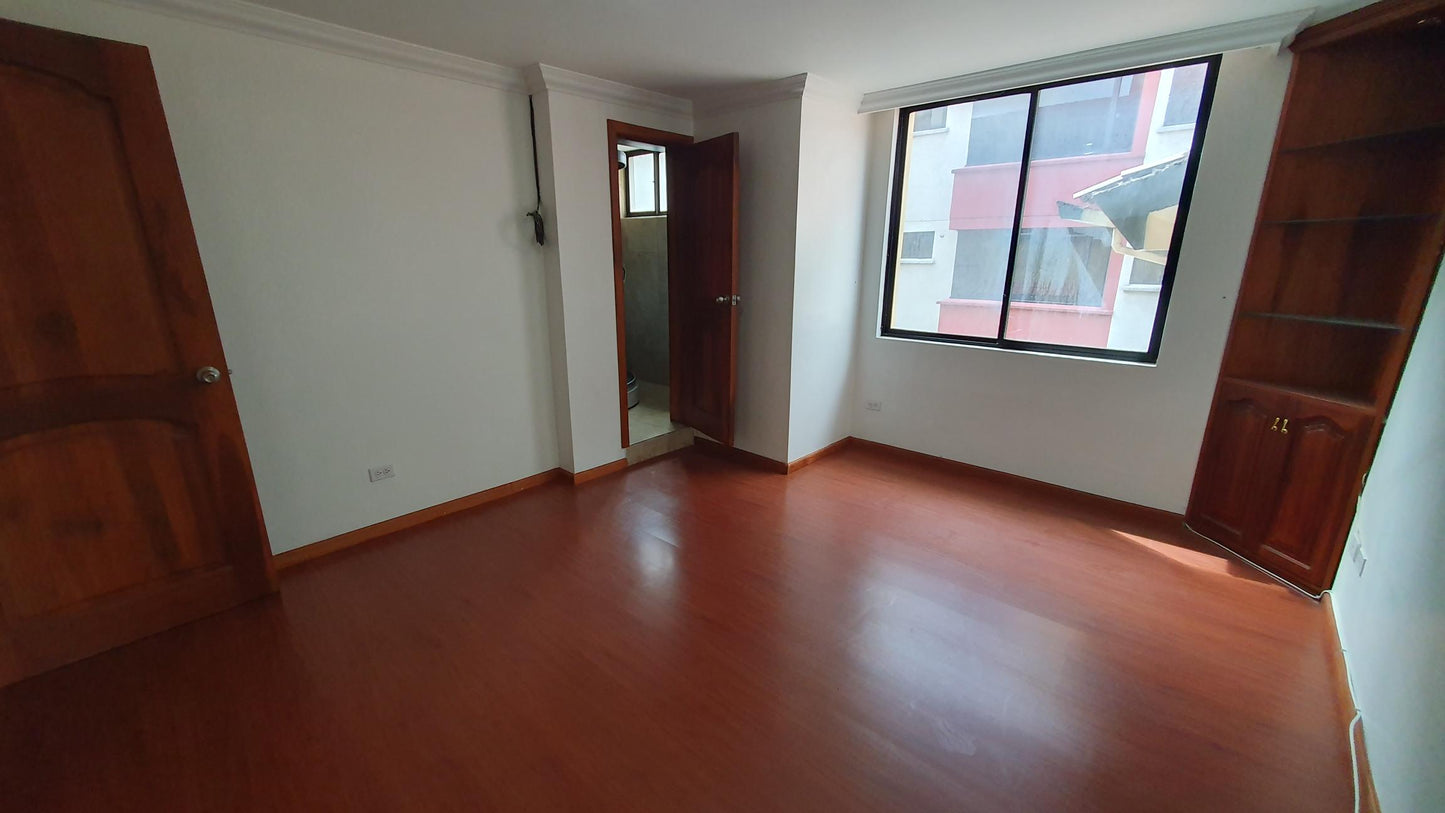 SE VENDE DUPLEX SECTOR COTOCOLLAO - CERCA DE LA REAL AUDIENCIA.