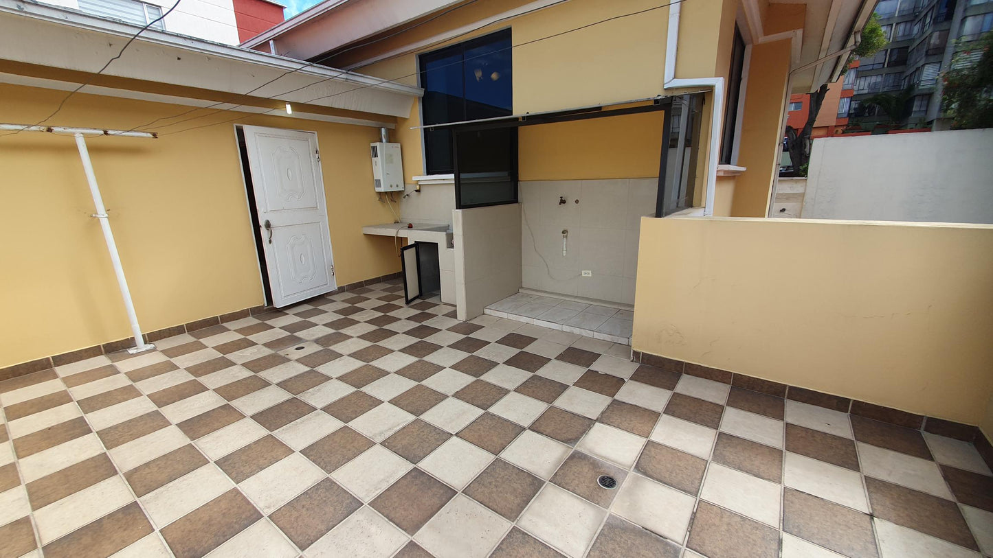 SE VENDE DUPLEX SECTOR COTOCOLLAO - CERCA DE LA REAL AUDIENCIA.