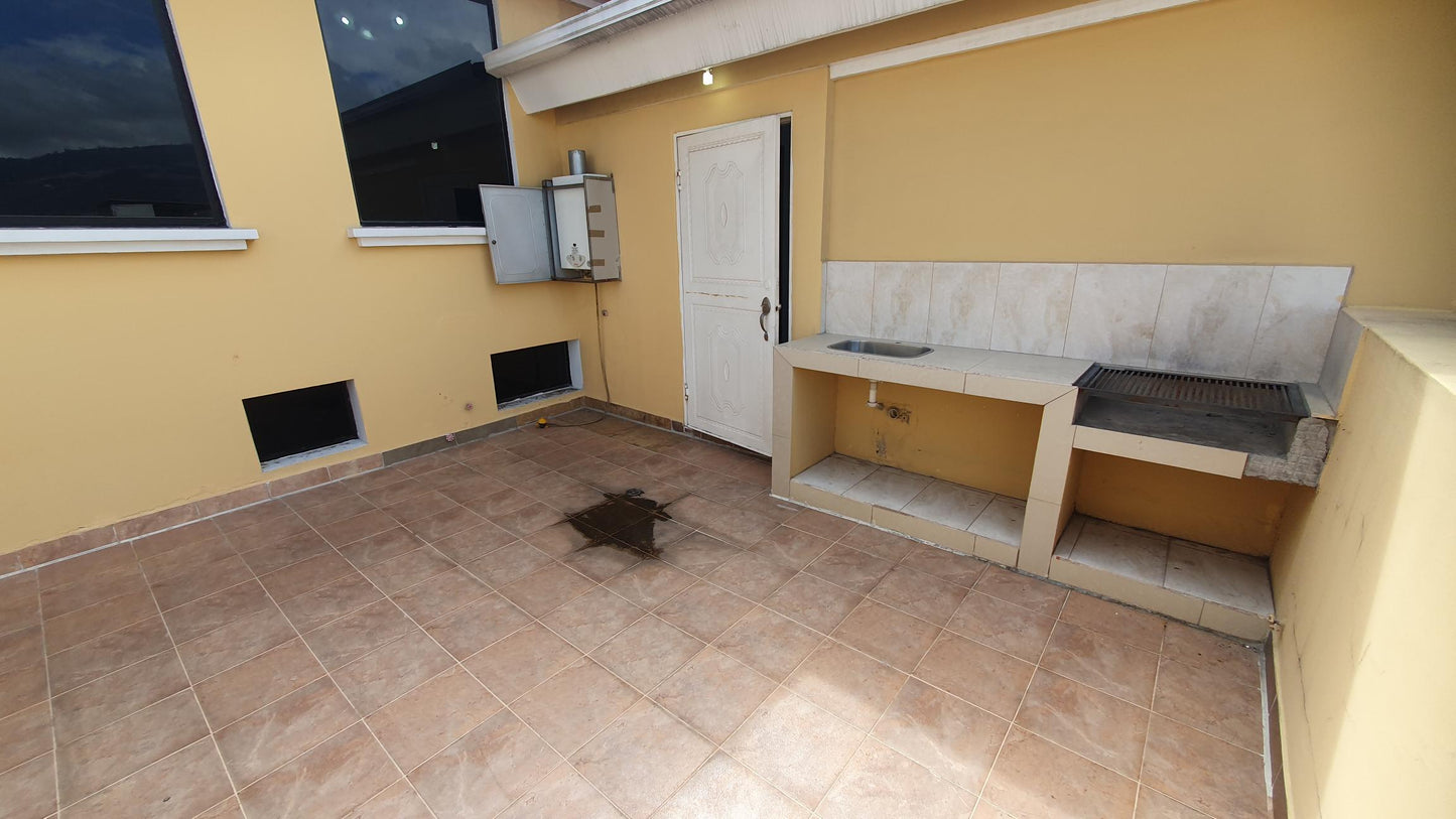 SE VENDE DUPLEX SECTOR COTOCOLLAO - CERCA DE LA REAL AUDIENCIA.