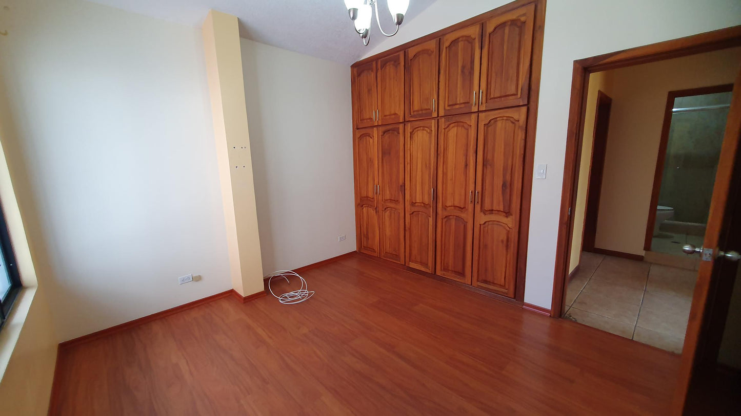 SE VENDE DUPLEX SECTOR COTOCOLLAO - CERCA DE LA REAL AUDIENCIA.
