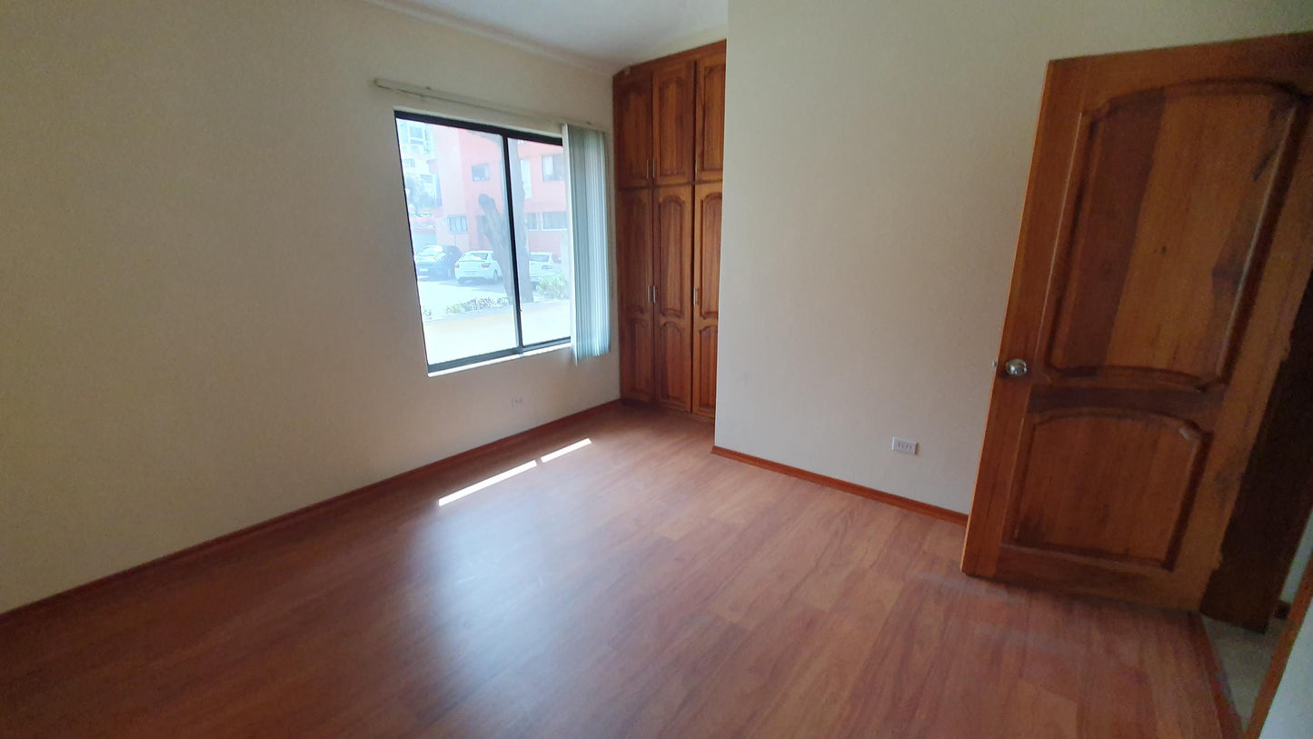 SE VENDE DUPLEX SECTOR COTOCOLLAO - CERCA DE LA REAL AUDIENCIA.