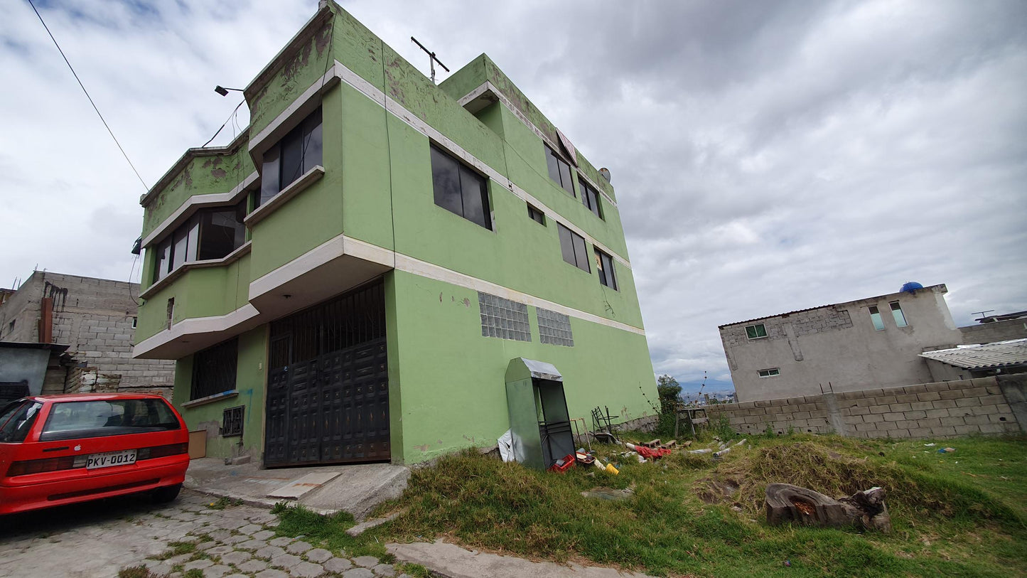 SE VENDE CASA CON TERRENO SECTOR SANTA ISABEL
