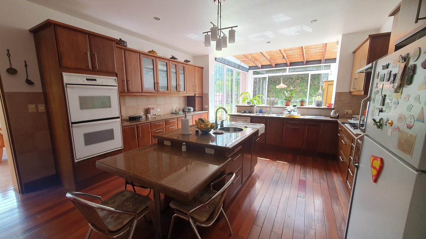 SE VENDE CASA EN TUMBACO DENTRO DEL CONJUNTO PACHOSALAS