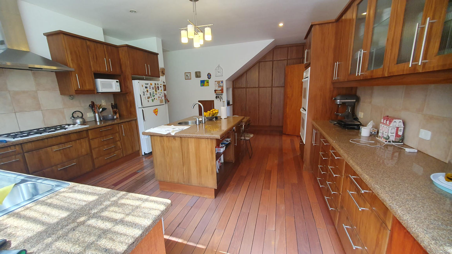 SE VENDE CASA EN TUMBACO DENTRO DEL CONJUNTO PACHOSALAS
