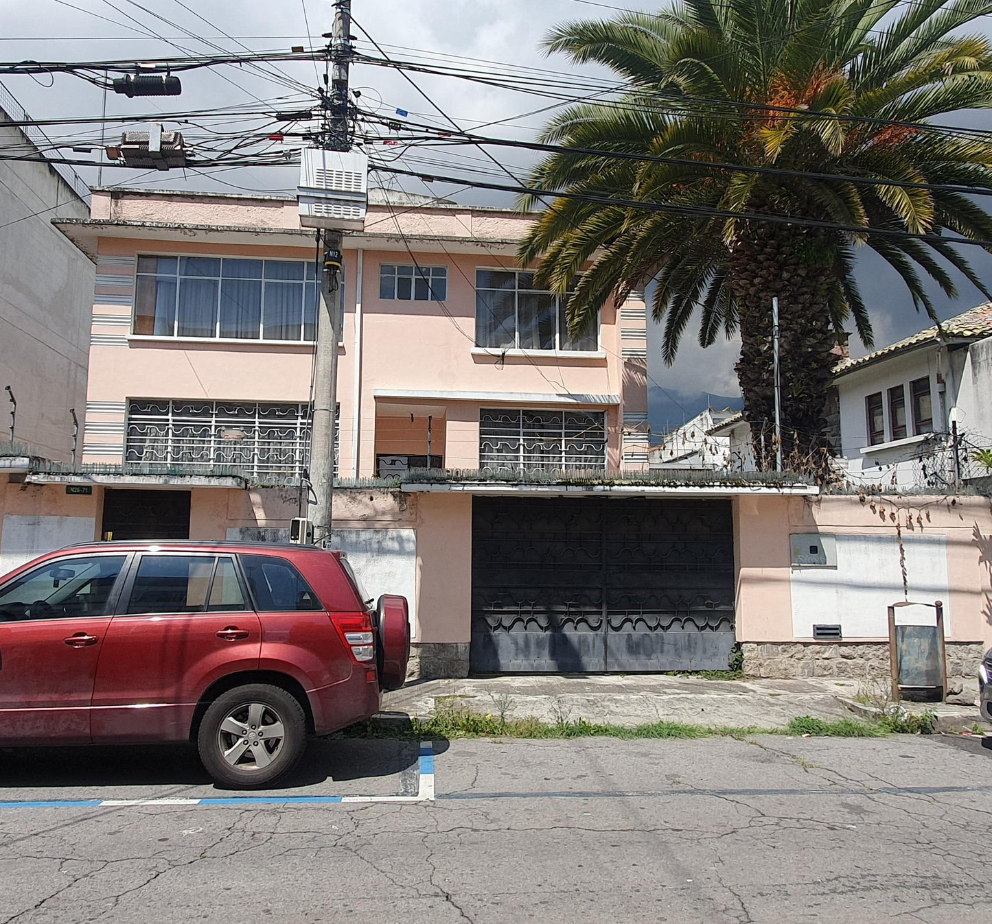 SE VENDE CASA SECTOR JUAN DE VELASCO Y AV. ORELLANA