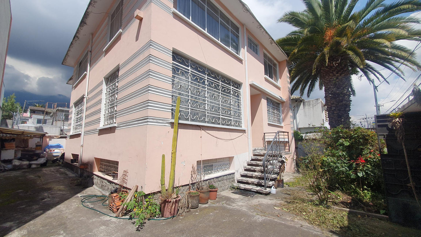 SE VENDE CASA SECTOR JUAN DE VELASCO Y AV. ORELLANA