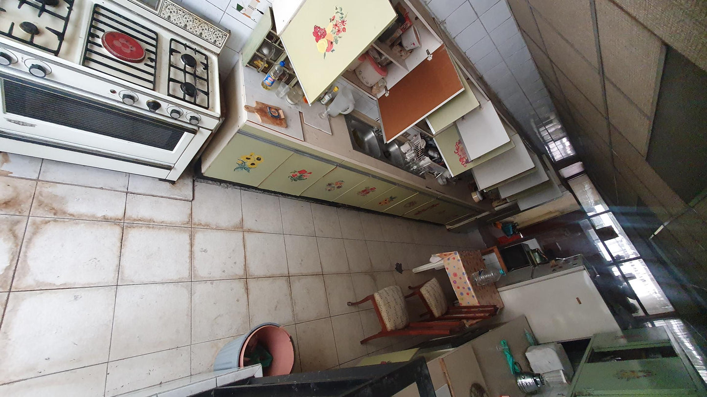 SE VENDE CASA SECTOR JUAN DE VELASCO Y AV. ORELLANA