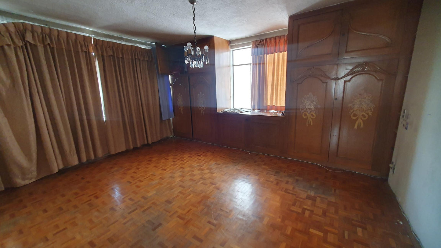 SE VENDE CASA SECTOR JUAN DE VELASCO Y AV. ORELLANA